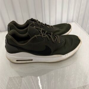 Men's Nike air max oketo Olive Green Athletic Shoes size 12 men’s
